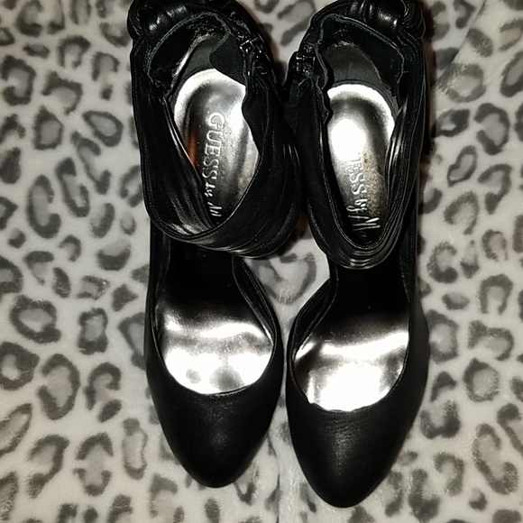 Shoes - Picture 2 of 3